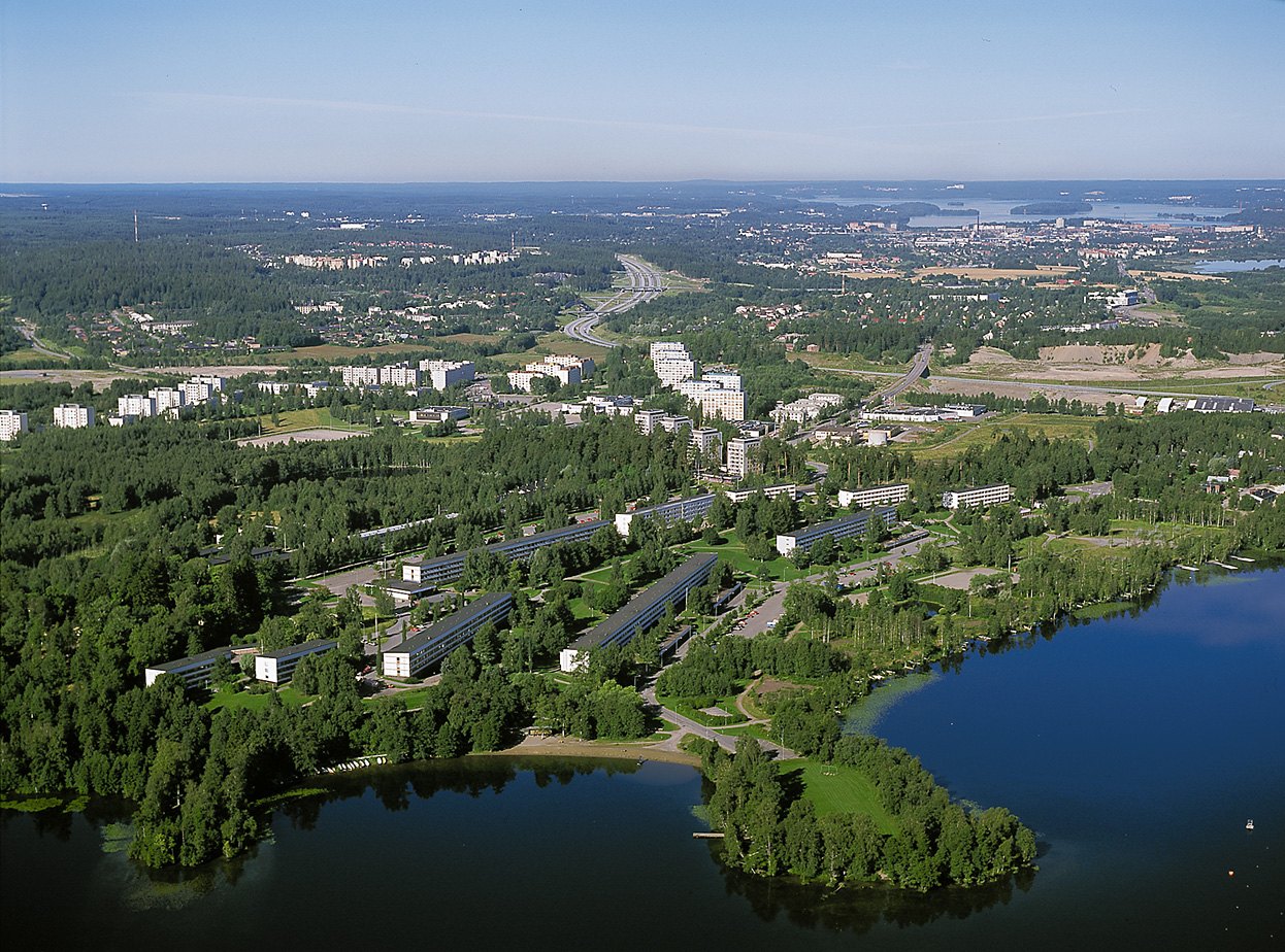 Ilmakuva Kaukajärven kaupunginosasta ja järvestä